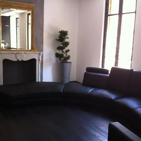 Superb Spacious Nest Near The Historic Center