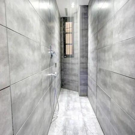 Apartment Superb Spacious Nest Near The Historic Center
