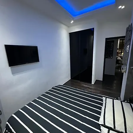 Apartment Superb Spacious Nest Near The Historic Center *