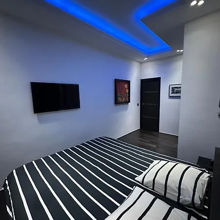 Apartment Superb Spacious Nest Near The Historic Center